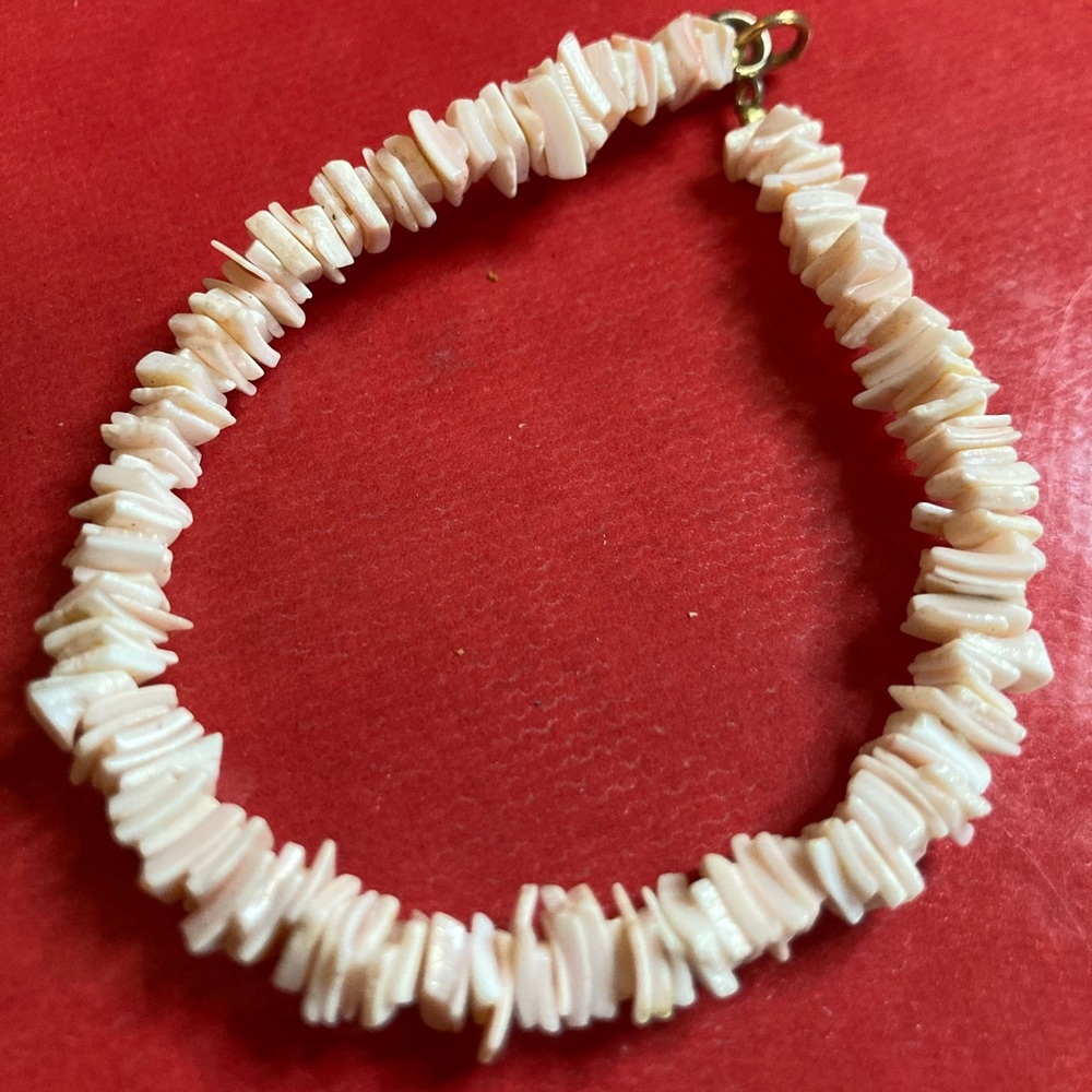 Vintage 1980s pink puka shell bracelet